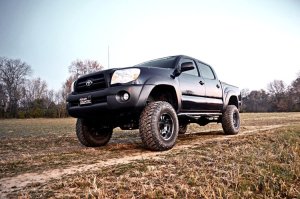 Toyota Tacoma Suspension Lift Kit - Rough Country - 4 Inch Lift - '05-'15